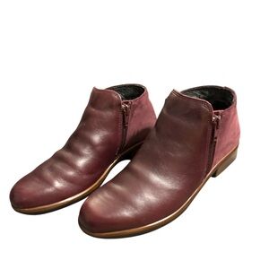 Naot Helm Boot Bourdeaux Leather/Violet
Nubuck Women’s size 7/7.5 US - 38 EU